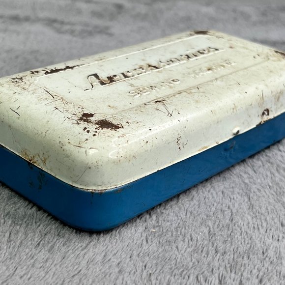 Vintage Metal Sewing Machine Accessories Tin Storage Box Blue White Hinged - Picture 2 of 4